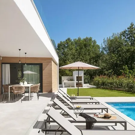 Moderne Mali Dvor Mit Pool 500m Am In Porec Vila *