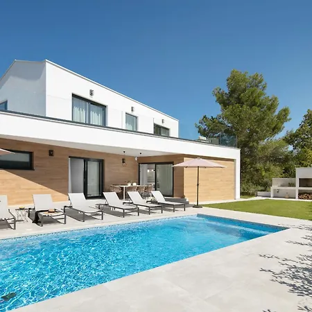 Moderne Mali Dvor Mit Pool 500m Am In Porec *